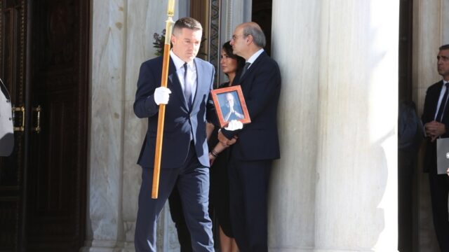 Η Ελλάδα αποχαιρέτισε με συγκίνηση τον Διονύση Σαββόπουλο