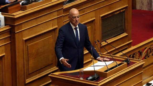 Άρχισε με Δένδια το ξήλωμα του πουλόβερ – Βάστα Δικαιοσύνη φωνάζουν στο Μαξίμου! Κόμπρα