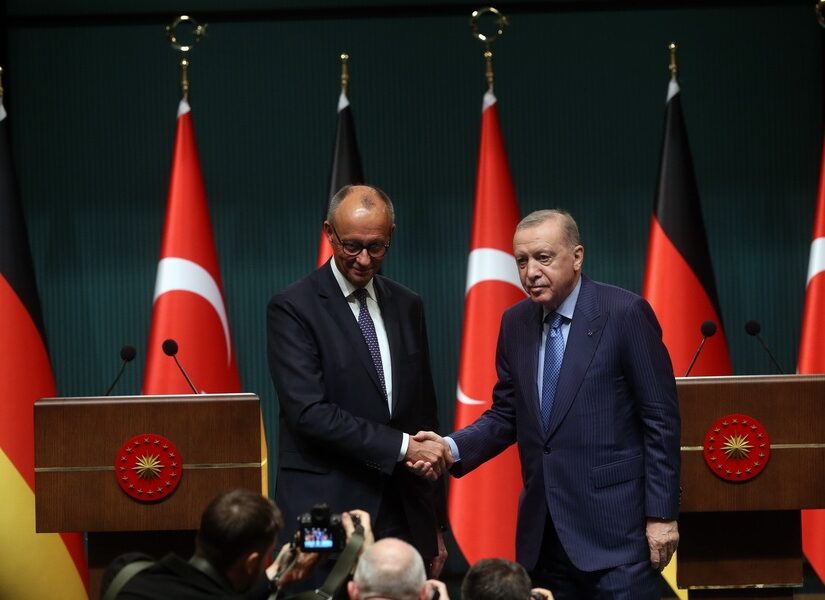 Από τη Μέρκελ στον Μερτς: Η διαχρονική εξάρτηση της Γερμανίας από την Τουρκία, Βάνα Στέλλου