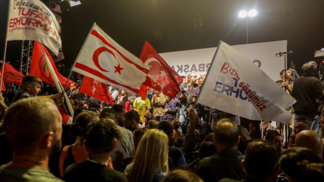 Άλλοι στρώνουν κόκκινο χαλί στον Ερχιουρμάν... Κώστας Βενιζέλος