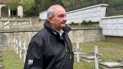 Φόρο τιμής στα μνημεία πεσόντων Ελλήνων στη Βόρεια Ήπειρο απέτισε ο Κ. Καραμανλής