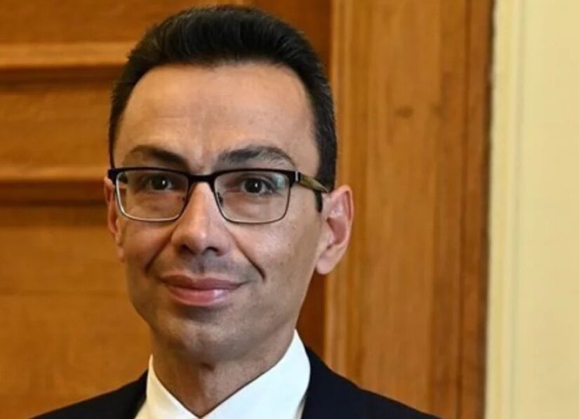 Είπε να μη χαραμίσει το ταλέντο του ο Σωτηράκης και κόλλησε στον Κυριάκο!