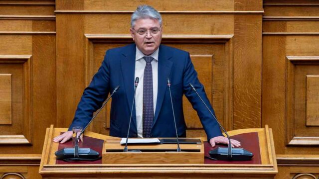 Νατσιός στη Βουλή: “Εσείς είστε οι νεκροθάφτες της εθνικής μνήμης”