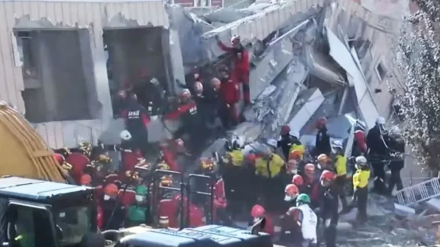 Θρήνος στην Κωνσταντινούπολη – Δύο μικρά αδέλφια νεκρά από κατάρρευση κτιρίου