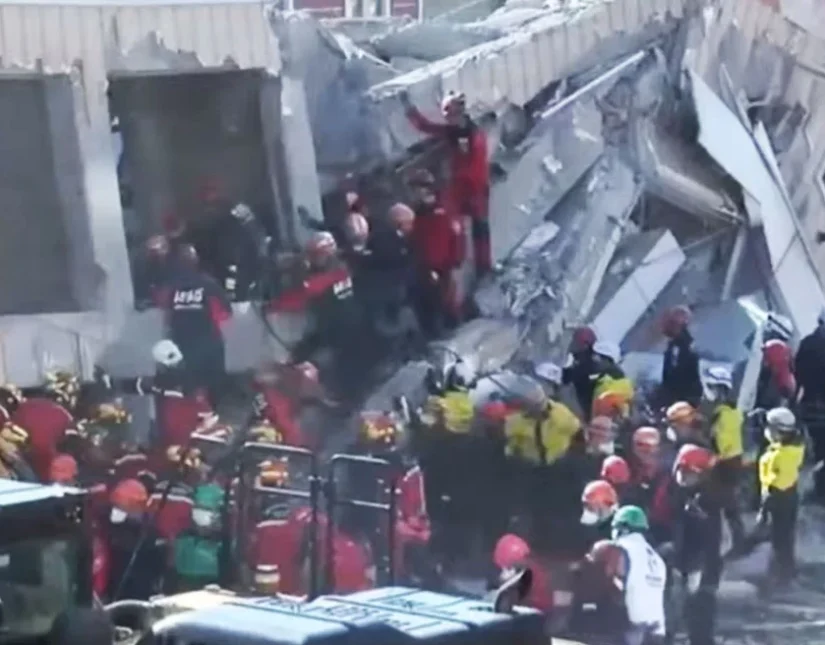 Θρήνος στην Κωνσταντινούπολη – Δύο μικρά αδέλφια νεκρά από κατάρρευση κτιρίου