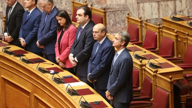 Ξεκίνησε η νέα κοινοβουλευτική περίοδος μετά τον καθιερωμένο αγιασμό