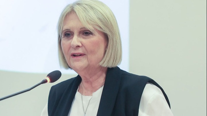 Σε γαλάζιο-πατριωτικό αμόκ η Βούλτεψη με την Κοβέσι!