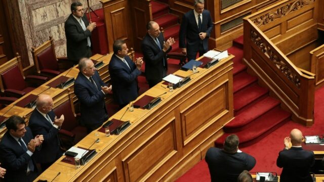 Η Ελλάς ολοταχώς στα βράχια, Βασίλης Μαστρογιάννης