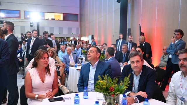 Ένα κόμμα προσχωρεί σ' ένα πρόσωπο! – Ο ΣΥΡΙΖΑ προσδένεται στον Τσίπρα! Αλέξης Τσίπρας