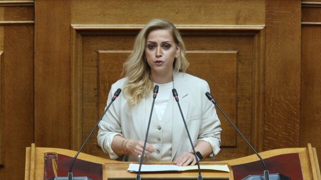 Παραλίγο ρινγκ η Βουλή – Η Ραλλία, ο Μπάρκας και το “θα σου σπάσω τα μούτρα”