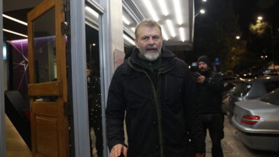 Άντε να καθαρίσει τώρα ο Γκλέτσος με τους "μπάτσους"...