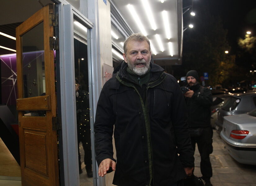 Άντε να καθαρίσει τώρα ο Γκλέτσος με τους "μπάτσους"...