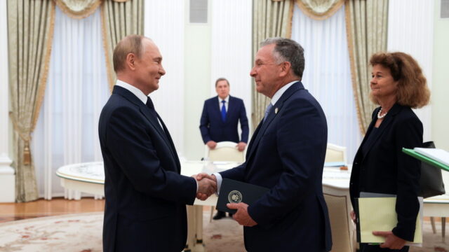 Ουκρανία: Συνεχίζεται το "πόκερ" - Πως "γεννήθηκε" το σχέδιο Τραμπ αποκαλύπτει το Bloomberg