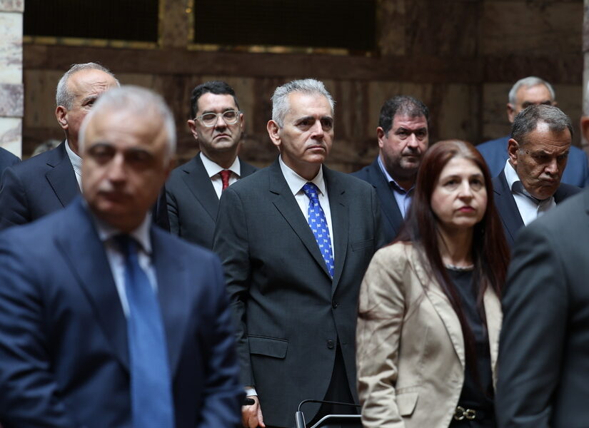 Τι σημαίνει η “γαλάζια” ανταρσία για τα ΕΛΤΑ – Παραίτηση Σκλήκα μετά τη σύσκεψη στο Μαξίμου