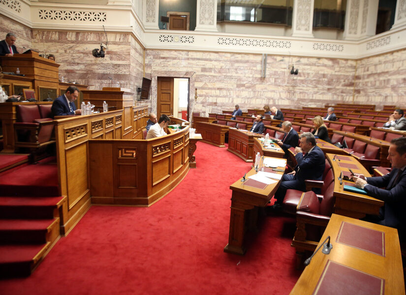 "Μυρίζει μπαρούτι" η ΝΔ: Πρωτοβουλίες βουλευτών για ΕΛΤΑ - Στο "στόχαστρο" ο Χατζηδάκης