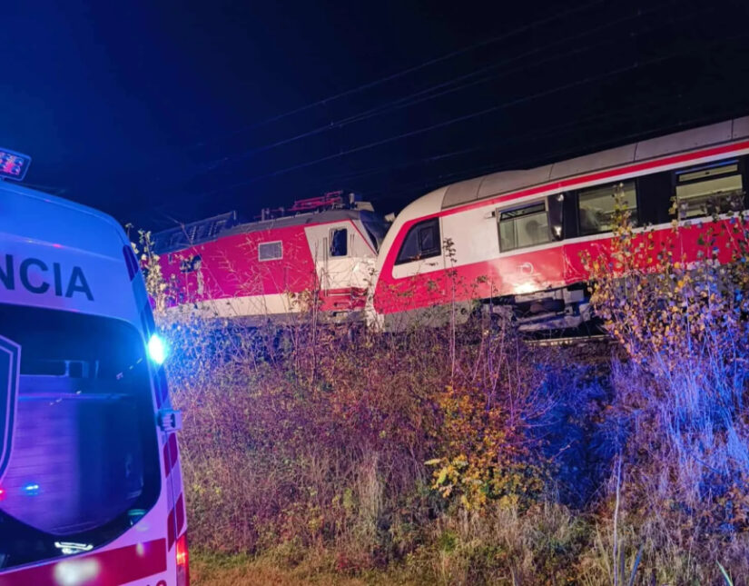 Σφοδρή σύγκρουση δύο τρένων στη Σλοβακία – Σε εξέλιξη οι έρευνες