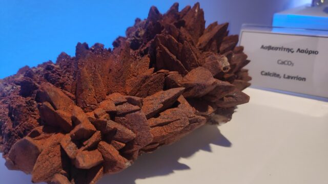 Διαβάζοντας τα πετρώματα της γης ως έργα τέχνης, Μελαχροινή Μαρτίδου