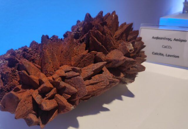 Διαβάζοντας τα πετρώματα της γης ως έργα τέχνης, Μελαχροινή Μαρτίδου