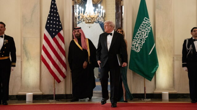 Λευκή επιταγή Τραμπ στον Σαλμάν – Του πουλάει προηγμένα όπλα