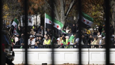 Συνάντηση Τραμπ–Σάρα στον Λευκό Οίκο: Οι ΗΠΑ ανέστειλαν μερικώς τις κυρώσεις «Καίσαρας» κατά της Συρίας