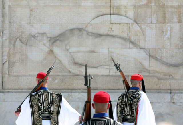 Οι παλιές διαμάχες για το Μνημείο του Αγνώστου Στρατιώτη, Σταύρος Μαλαγκονιάρης