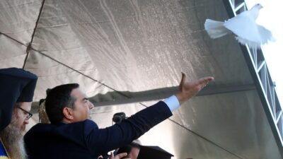 Ως πωλητής βιβλίου τον... έσκισε τον Άδωνι ο Αλέξης! Κόμπρα