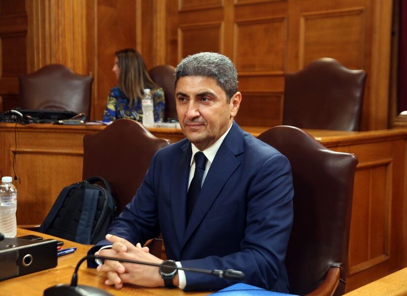 Η Τυχεροπούλου ξεβράκωσε τον... βαρύ κι ασήκωτο Αυγενάκη