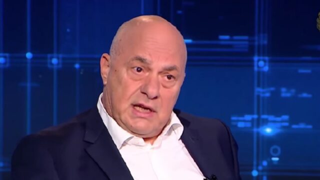 Ο αυστηρώς ακατάλληλος για ανηλίκους Αχιλλέας Μπέος