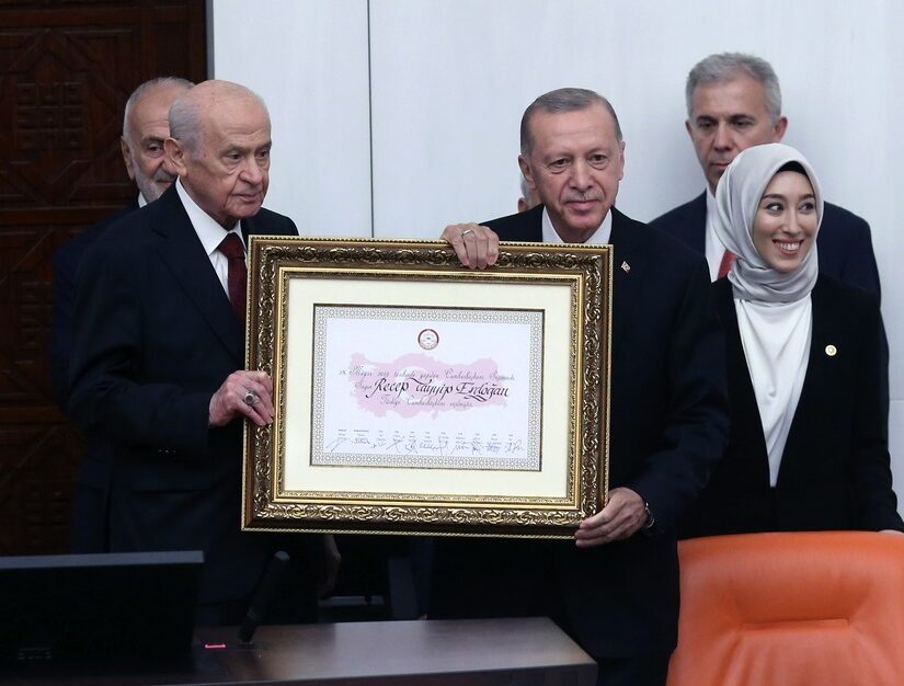 Η διελκυστίνδα Ερντογάν-Μπαχτσελί για τον Οτσαλάν, Βάνα Στέλλου