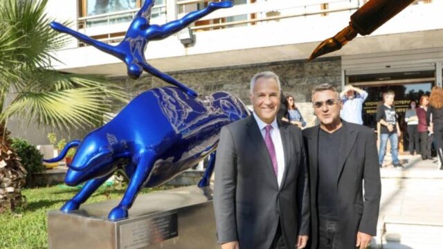 Ο πολύ... μπλε ταύρος, χορηγία των αδελφών Ξυλούρη , Μάνος Στεφανίδης