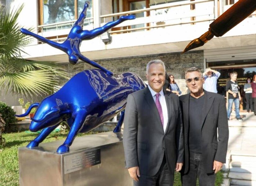 Ο πολύ... μπλε ταύρος, χορηγία των αδελφών Ξυλούρη , Μάνος Στεφανίδης