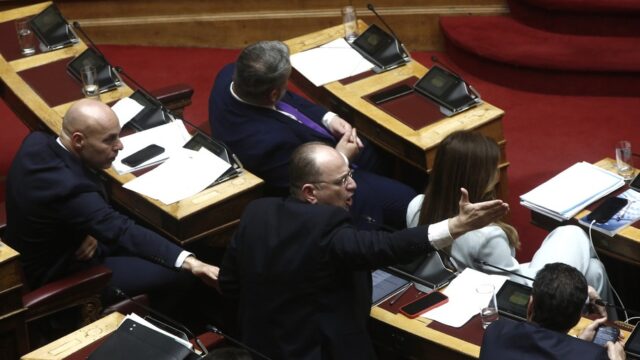 Ο δαιμόνιος Μακάριος μας άνοιξε τα μάτια για την... προσχώρηση Σαμαρά στη Ζωή!