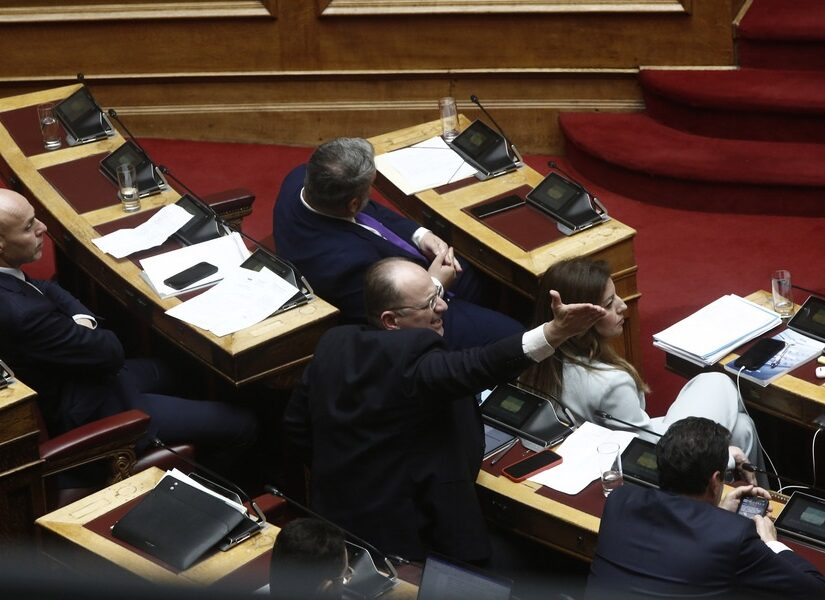 Με θράσος χιλίων πιθήκων ο Μακάριος στην Εξεταστική…