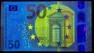 Χρέος: Η Ελλάδα “σβήνει” από τώρα δόσεις του 2033–2041