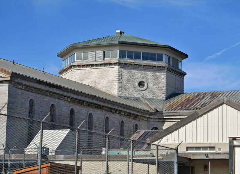 Τέσσερις νεκροί και δεκάδες τραυματίες σε συγκρούσεις σε φυλακή του Ισημερινού