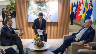 Ερντογάν σε Μακρόν: Να τερματιστεί ο πόλεμος Ρωσίας-Ουκρανίας