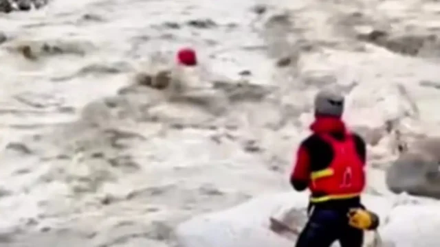 Ήπειρος: Πυροσβέστης παρασύρεται από χείμαρρο