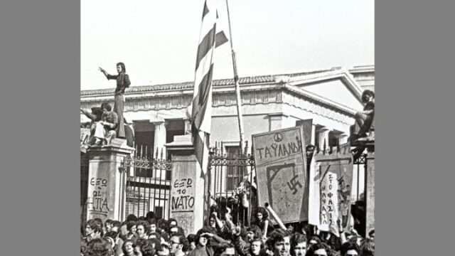 Μετά την επίθεση μελών της ΑΡΑΣ σε αναρχικούς, ο Βαρουφάκης διακόπτει τη συνεργασία