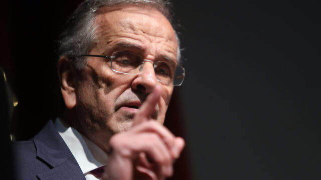 Έτοιμοι είναι οι προπαγανδιστές του Μαξίμου να πουν τον Σαμαρά... πουτινόφιλο! Ζαχαρίας Μίχας