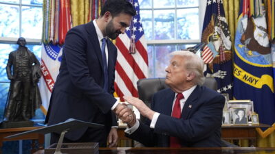 Το πολιτικό θέατρο κόβει εισιτήρια! Απόστολος Αποστόλου