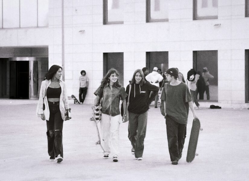 "Πνίγεται" η Gen Z στην Ελλάδα: 6 στους 10 εξαρτώνται οικονομικά από την οικογένειά τους