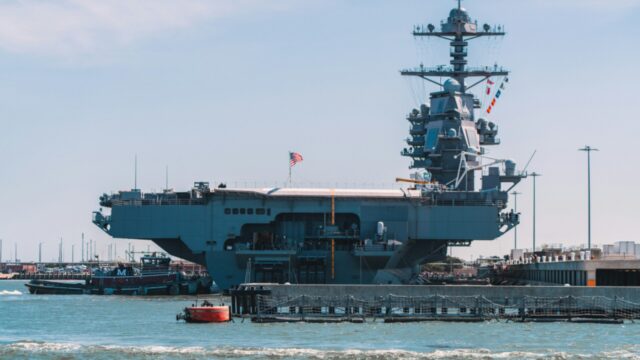 Συναγερμός στη Βενεζουέλα: 15.000 Αμερικανοί στρατιώτες και αεροπλανοφόρο στην Καραϊβική