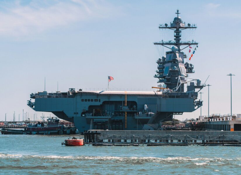 Συναγερμός στη Βενεζουέλα: 15.000 Αμερικανοί στρατιώτες και αεροπλανοφόρο στην Καραϊβική