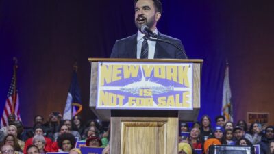 Άλλο και τούτο πάλι! – Θα μας πάρουν οι κομμουνισταί τη Νέα Υόρκη! Κόμπρα