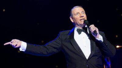 Ο Φρανκ Σινάτρα καταρρίπτει ρεκόρ στα charts με νέα κυκλοφορία