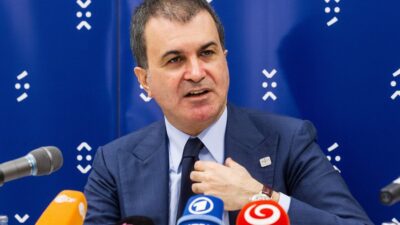 Oμέρ Τσελίκ: Ο Δένδιας παίζει πολιτικά παιχνίδια για να διαδεχθεί τον Μητσοτάκη