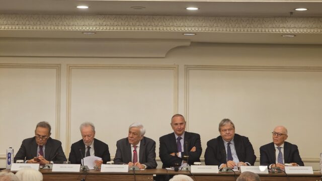 Π. Παυλόπουλος: Το “μετέωρο βήμα” της Ανθρωπότητας μπροστά στο ζήτημα της ΑΙ