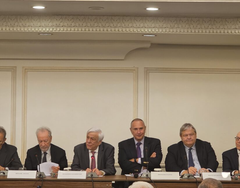 Π. Παυλόπουλος: Το “μετέωρο βήμα” της Ανθρωπότητας μπροστά στο κρίσιμο ζήτημα της Τεχνητής Νοημοσύνης