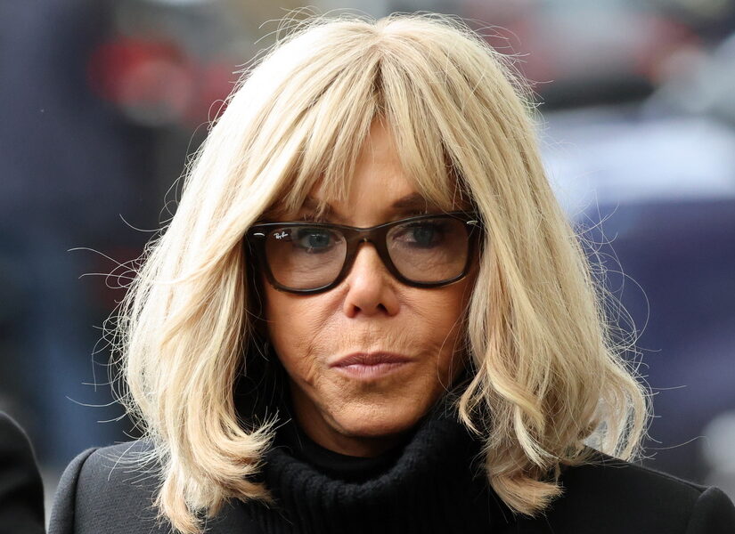 Μπριζίτ Μακρόν: Σάλος μετά το "βρωμιάρες σκύλες" σε φεμινίστριες που διαμαρτύρονταν