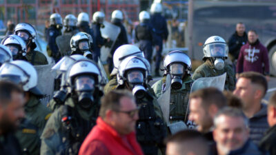 Μπλόκα αγροτών: Χιλιάδες τρακτέρ σε όλη την Ελλάδα – “Θα κάνουμε Χριστούγεννα στο δρόμο”